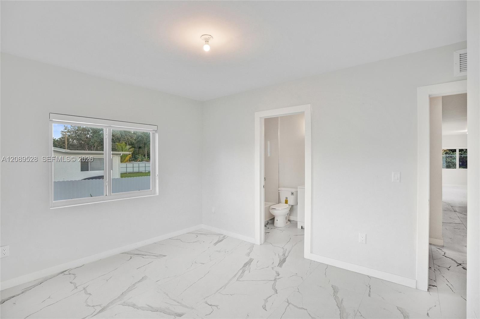   /  5600 sq. ft. $ 2026-09-15 0 foto