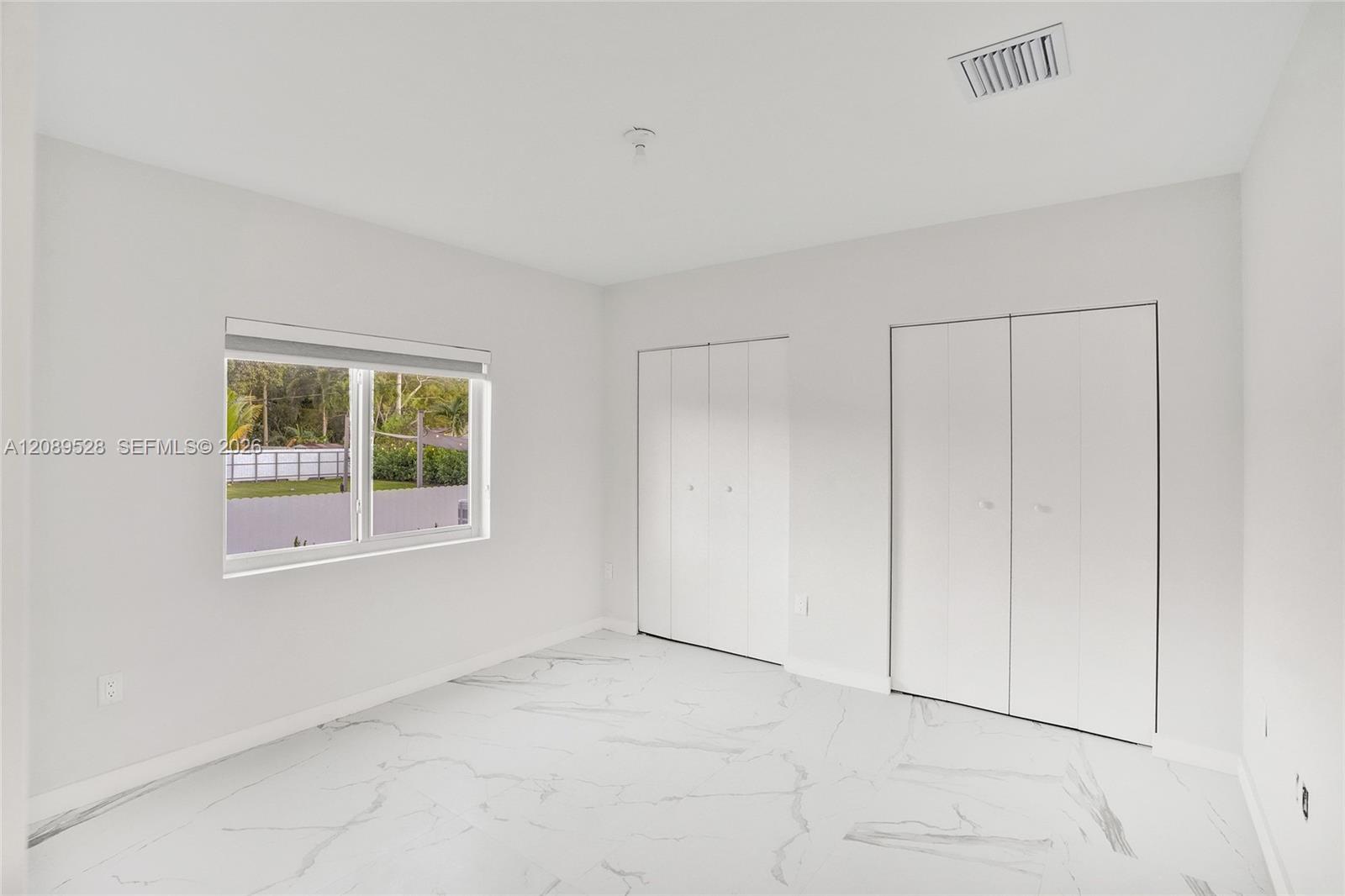   /  5600 sq. ft. $ 2026-09-15 0 foto