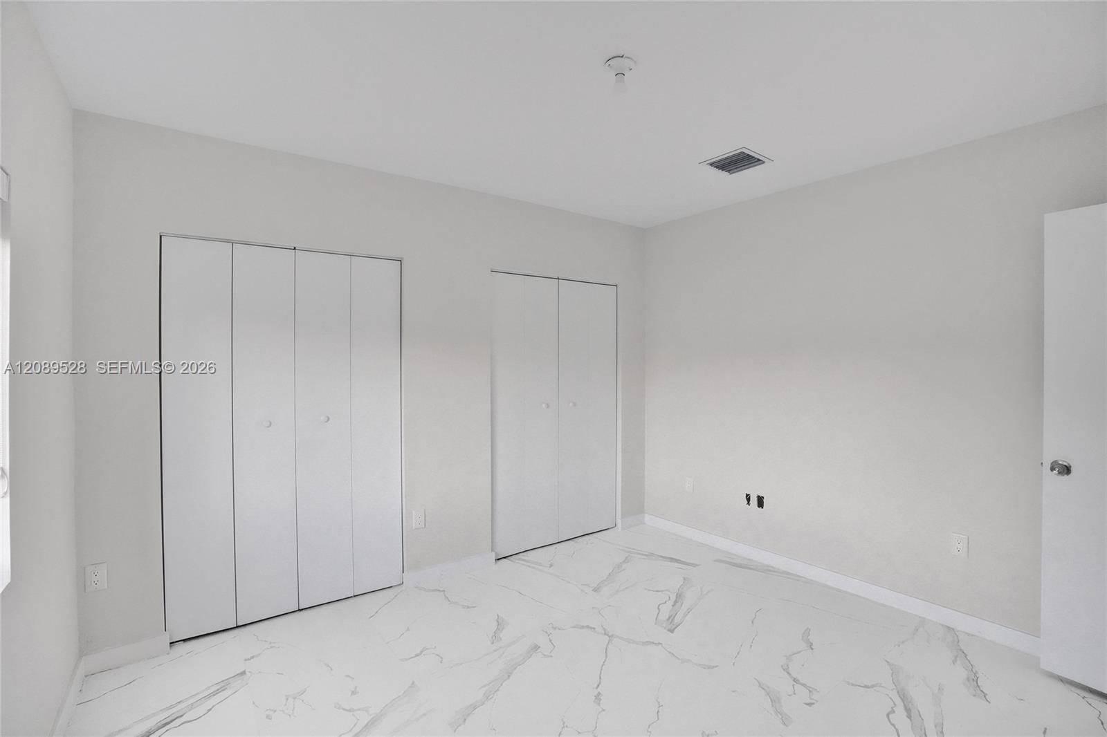   /  5600 sq. ft. $ 2026-09-15 0 foto
