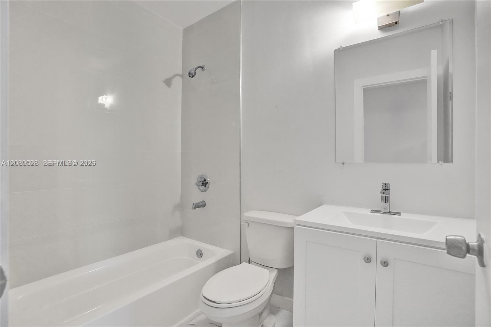   /  5600 sq. ft. $ 2026-09-15 0 foto