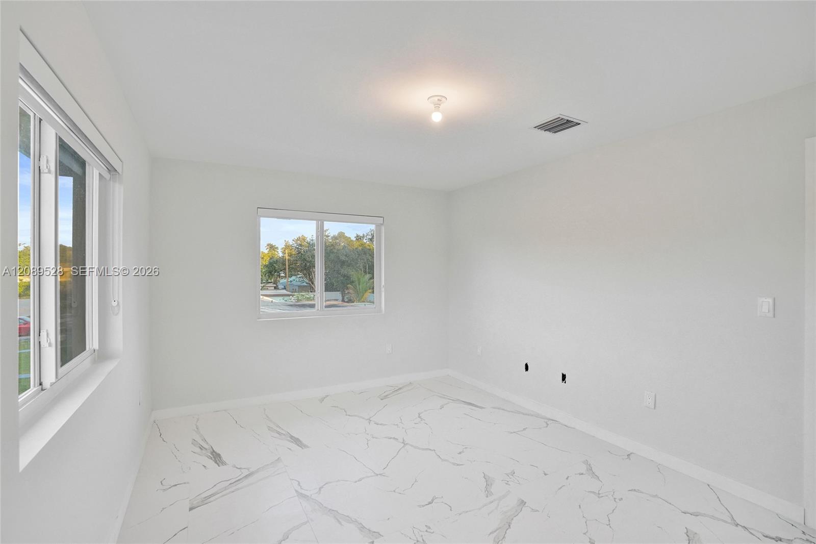   /  5600 sq. ft. $ 2026-09-15 0 foto