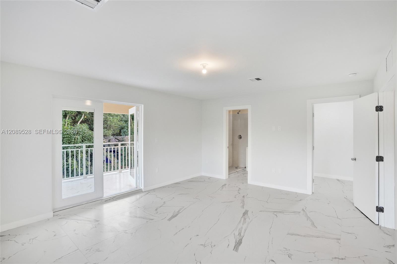   /  5600 sq. ft. $ 2026-09-15 0 foto