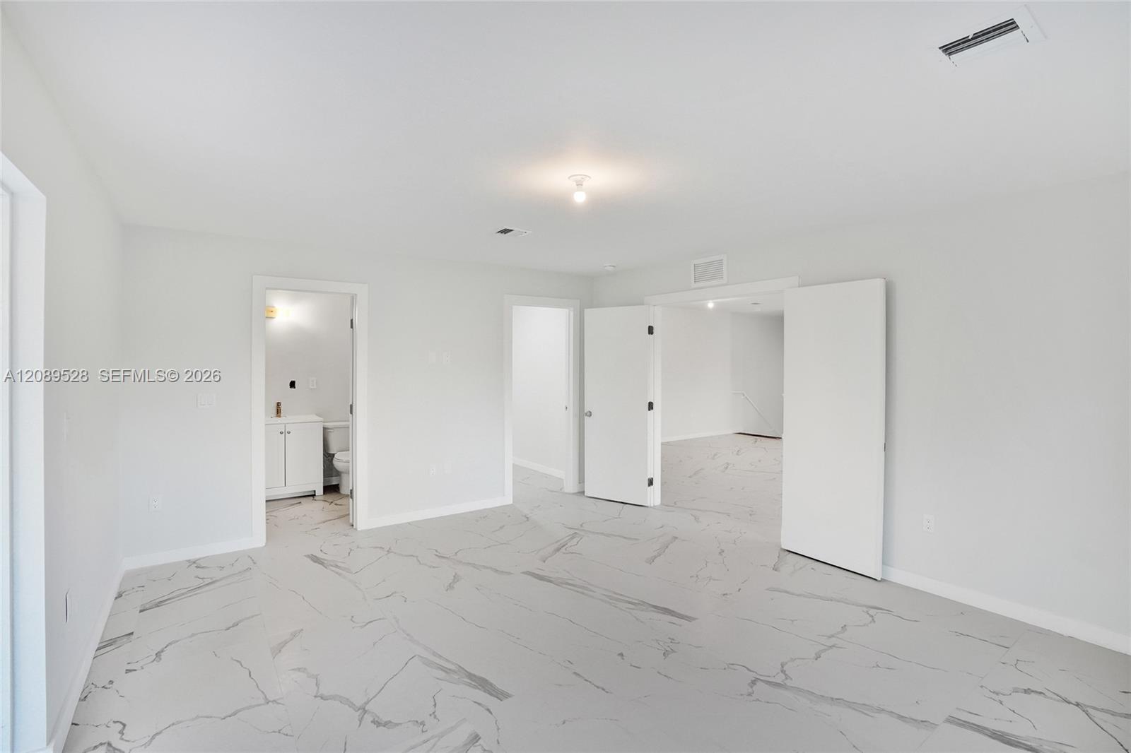   /  5600 sq. ft. $ 2026-09-15 0 foto