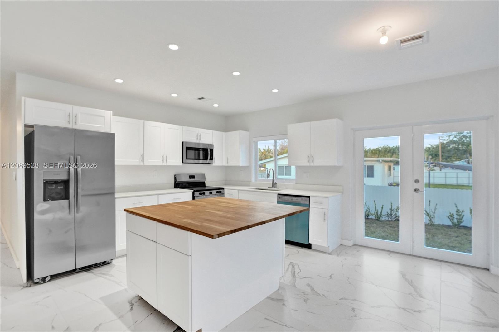   /  5600 sq. ft. $ 2026-09-15 0 foto