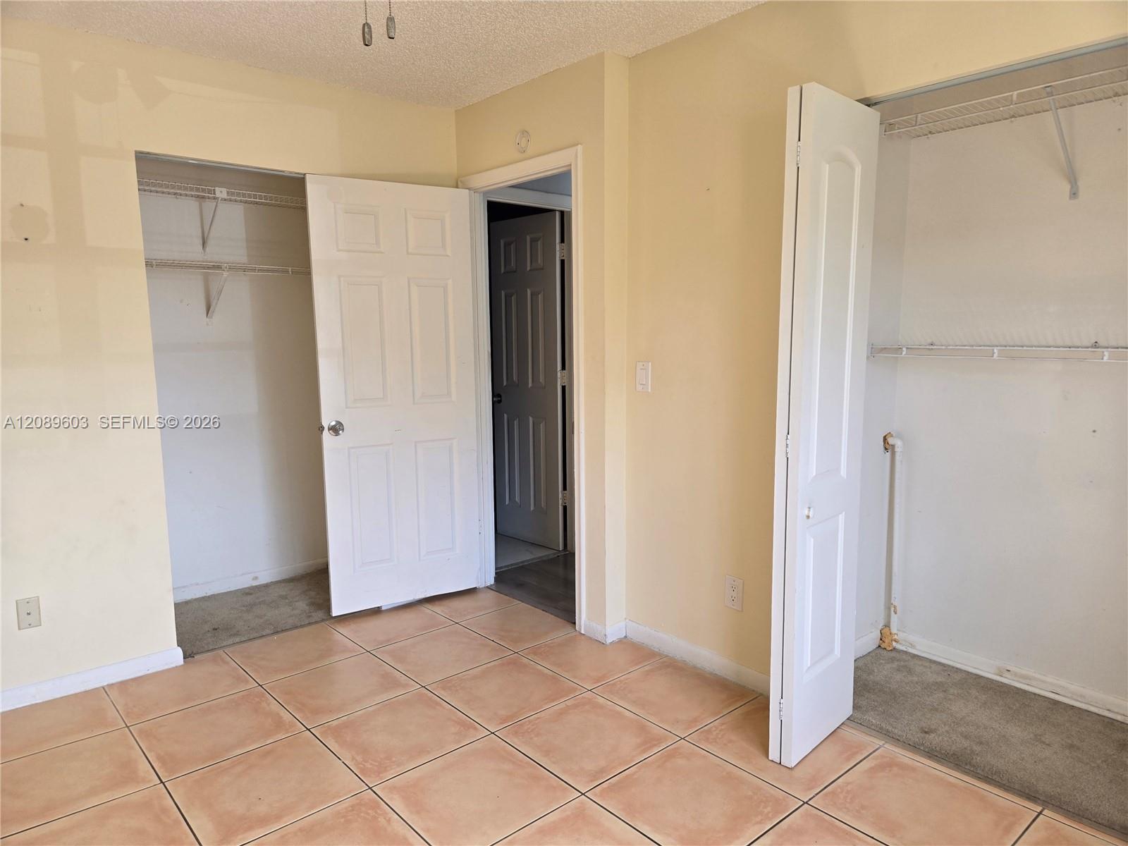 Ver detalles 842 2 / 2 1099 sq. ft. $ 2026-09-24 0 foto