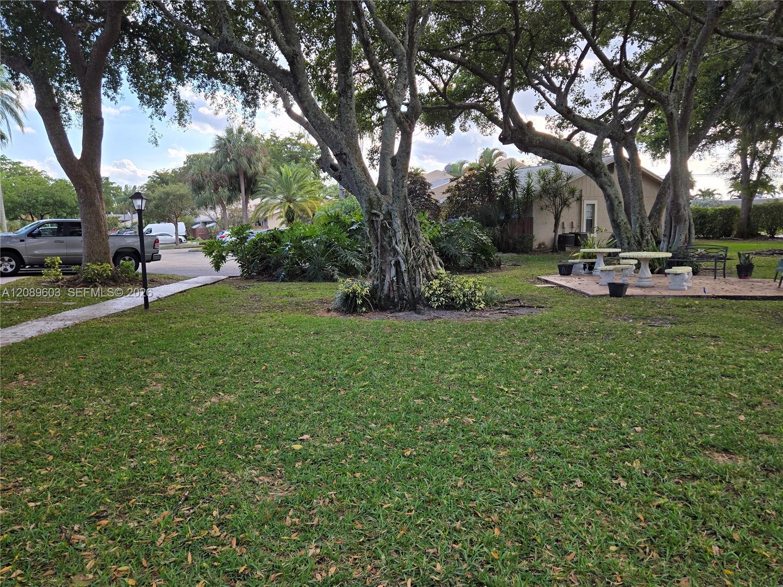 Ver detalles 842 2 / 2 1099 sq. ft. $ 2026-09-24 0 foto