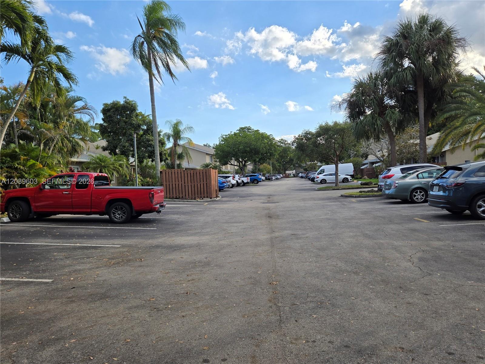 Ver detalles 842 2 / 2 1099 sq. ft. $ 2026-09-24 0 foto