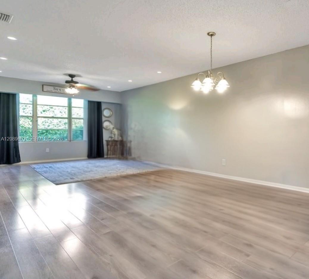 Ver detalles 842 2 / 2 1099 sq. ft. $ 2026-09-24 0 foto