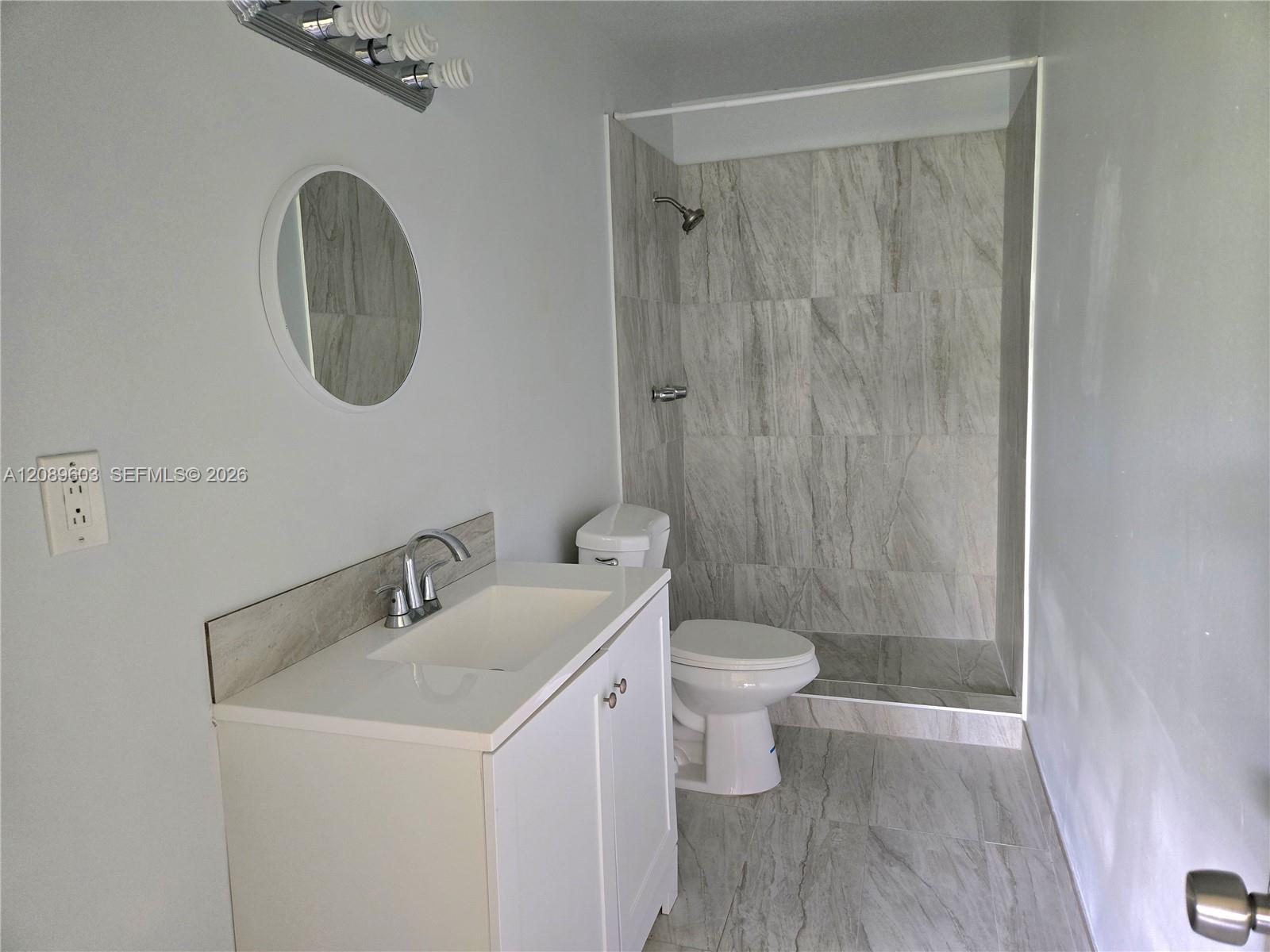Ver detalles 842 2 / 2 1099 sq. ft. $ 2026-09-24 0 foto