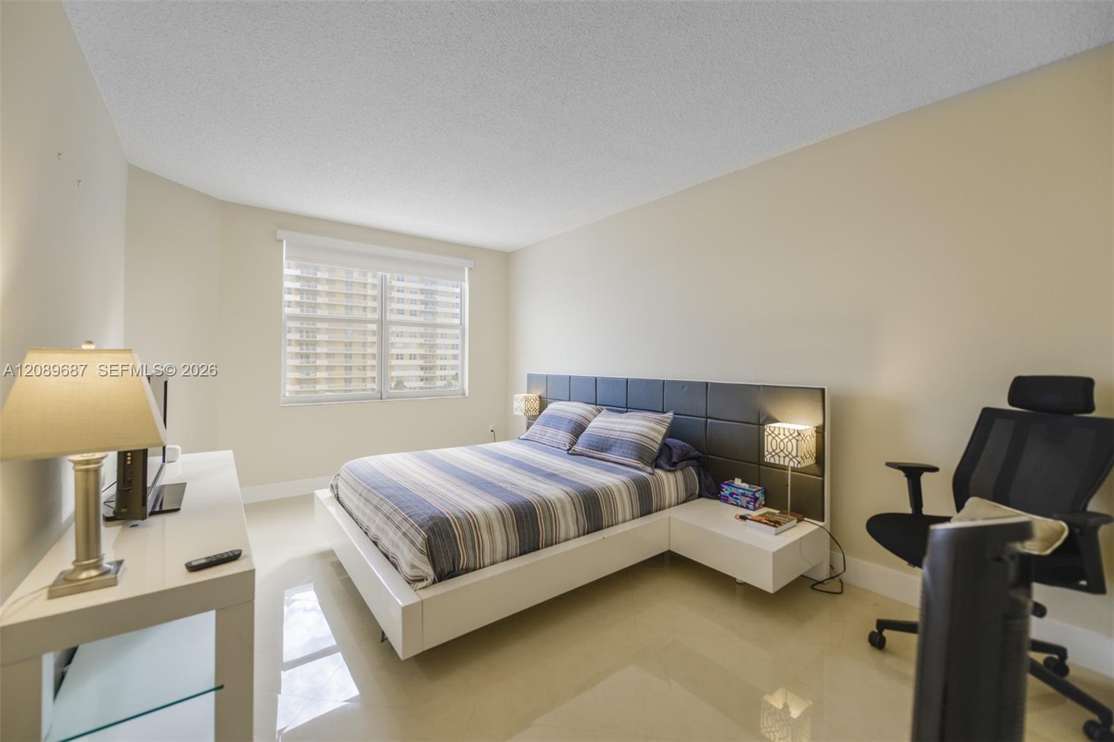 See details 5A 1 / 2 870 sq. ft. $ 2026-09-15 0 Photo