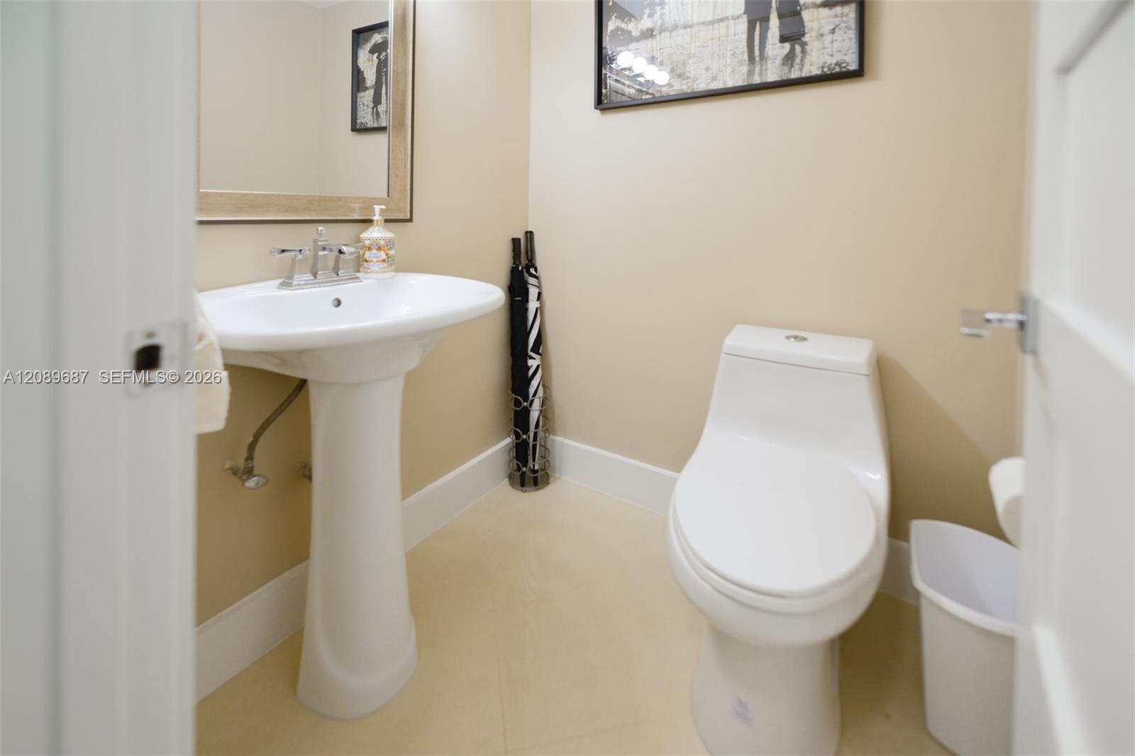 See details 5A 1 / 2 870 sq. ft. $ 2026-09-15 0 Photo
