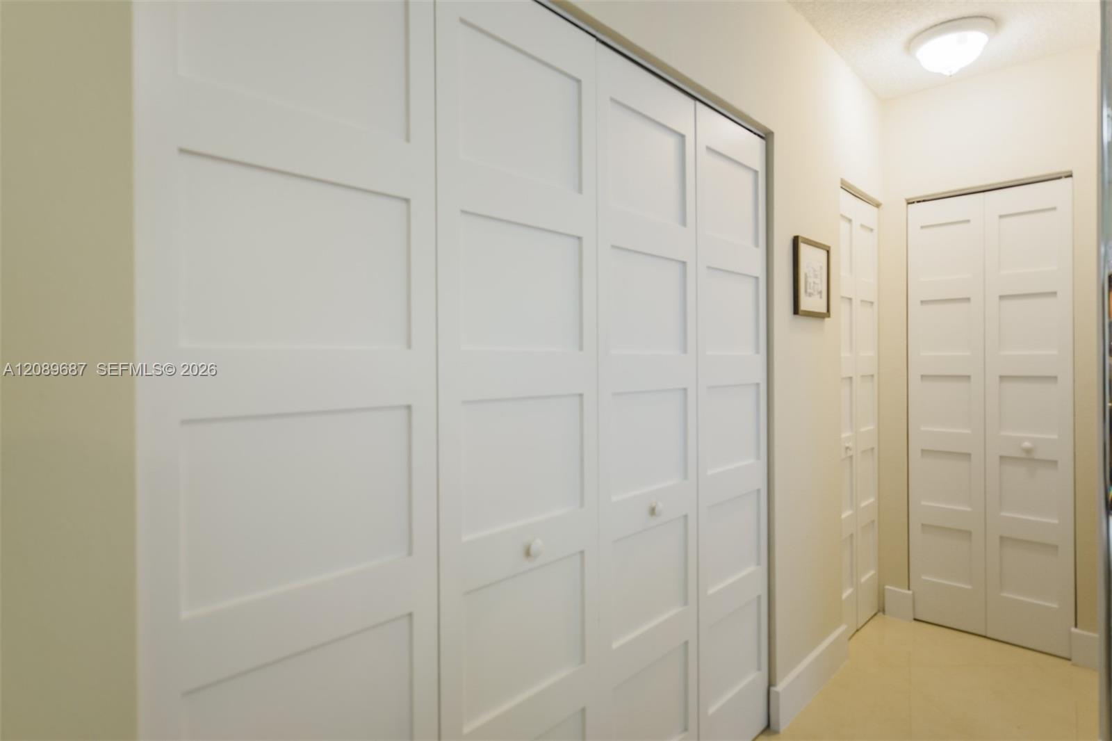 See details 5A 1 / 2 870 sq. ft. $ 2026-09-15 0 Photo