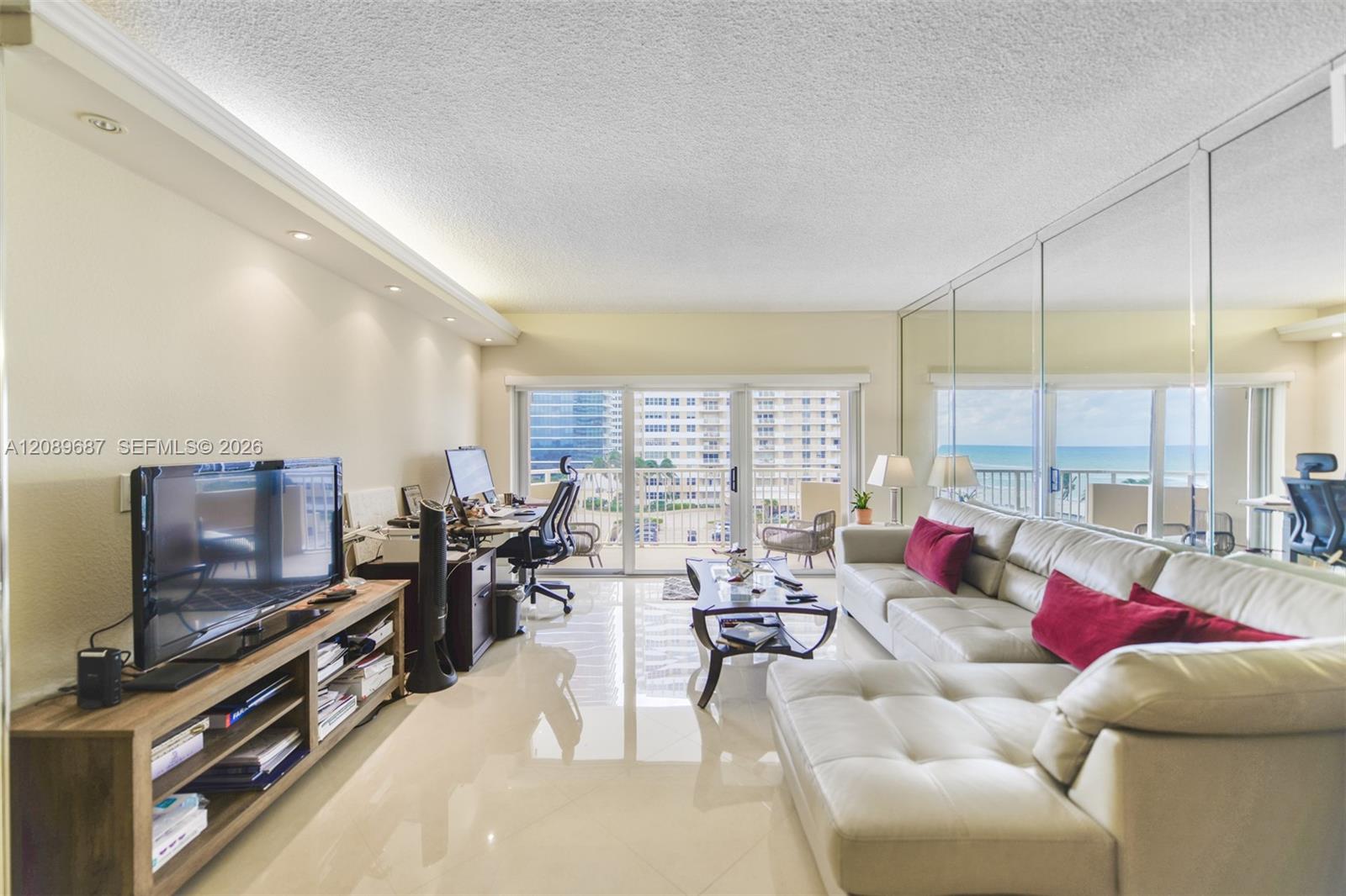 See details 5A 1 / 2 870 sq. ft. $ 2026-09-15 0 Photo