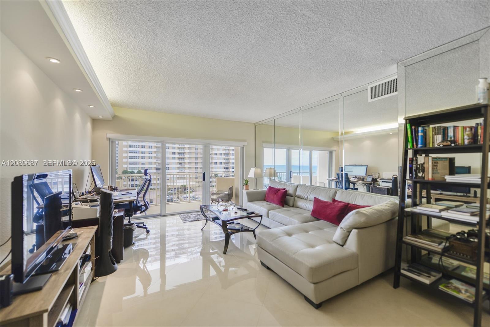 See details 5A 1 / 2 870 sq. ft. $ 2026-09-15 0 Photo