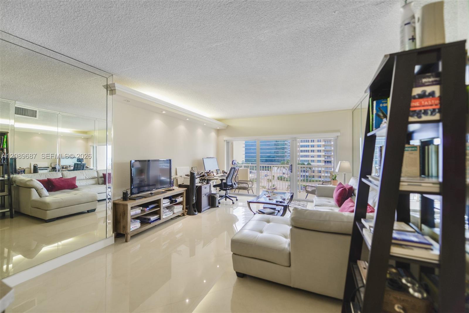 See details 5A 1 / 2 870 sq. ft. $ 2026-09-15 0 Photo