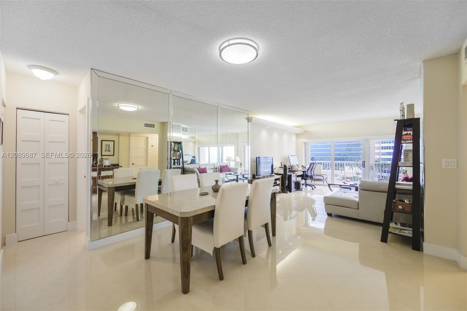See details 5A 1 / 2 870 sq. ft. $ 2026-09-15 0 Photo