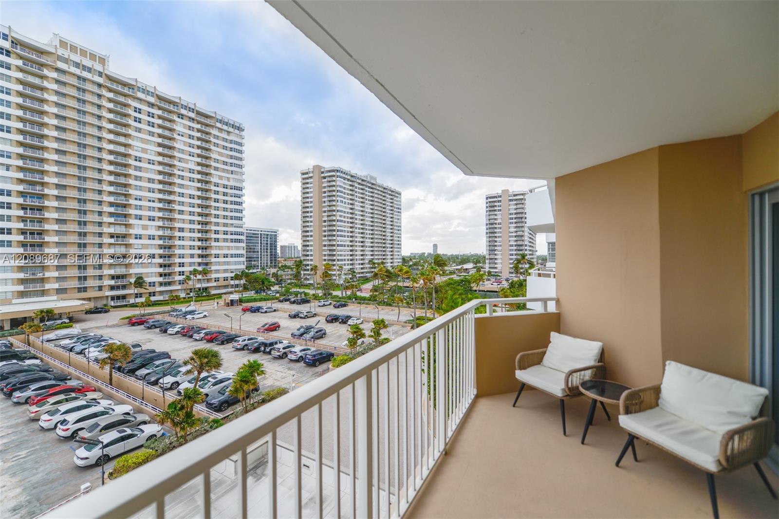 See details 5A 1 / 2 870 sq. ft. $ 2026-09-15 0 Photo