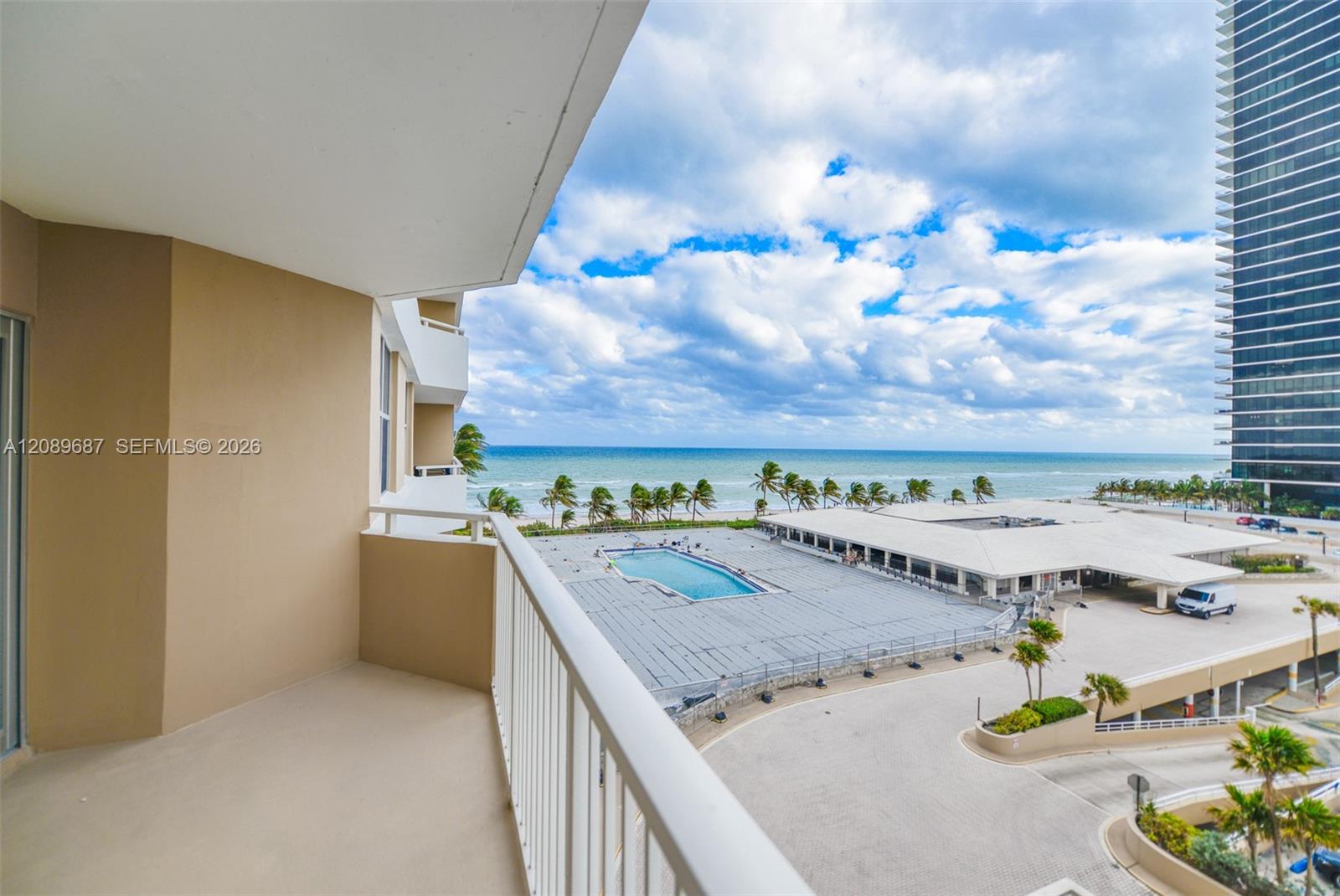 See details 5A 1 / 2 870 sq. ft. $ 2026-09-15 0 Photo