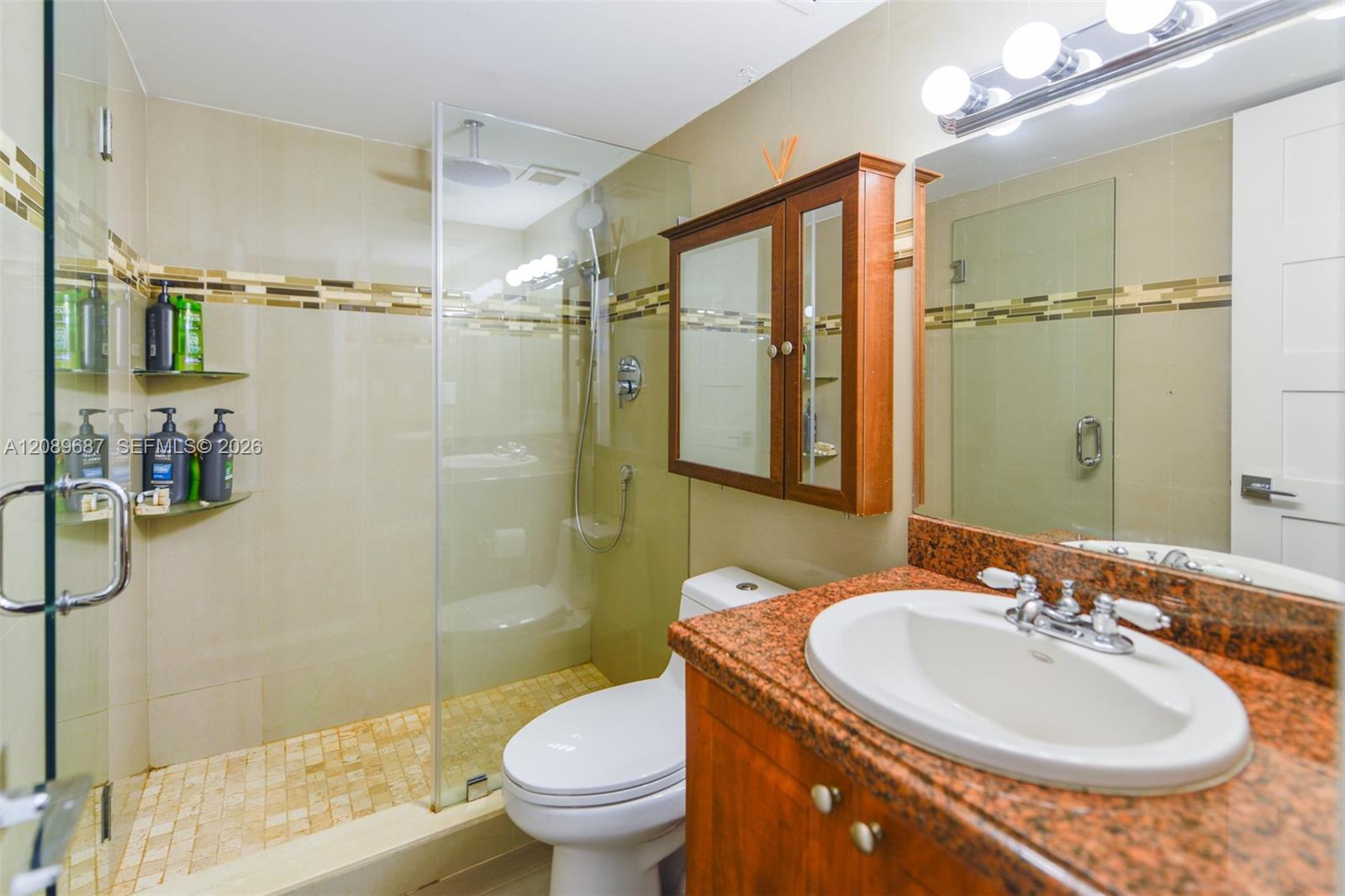 See details 5A 1 / 2 870 sq. ft. $ 2026-09-15 0 Photo