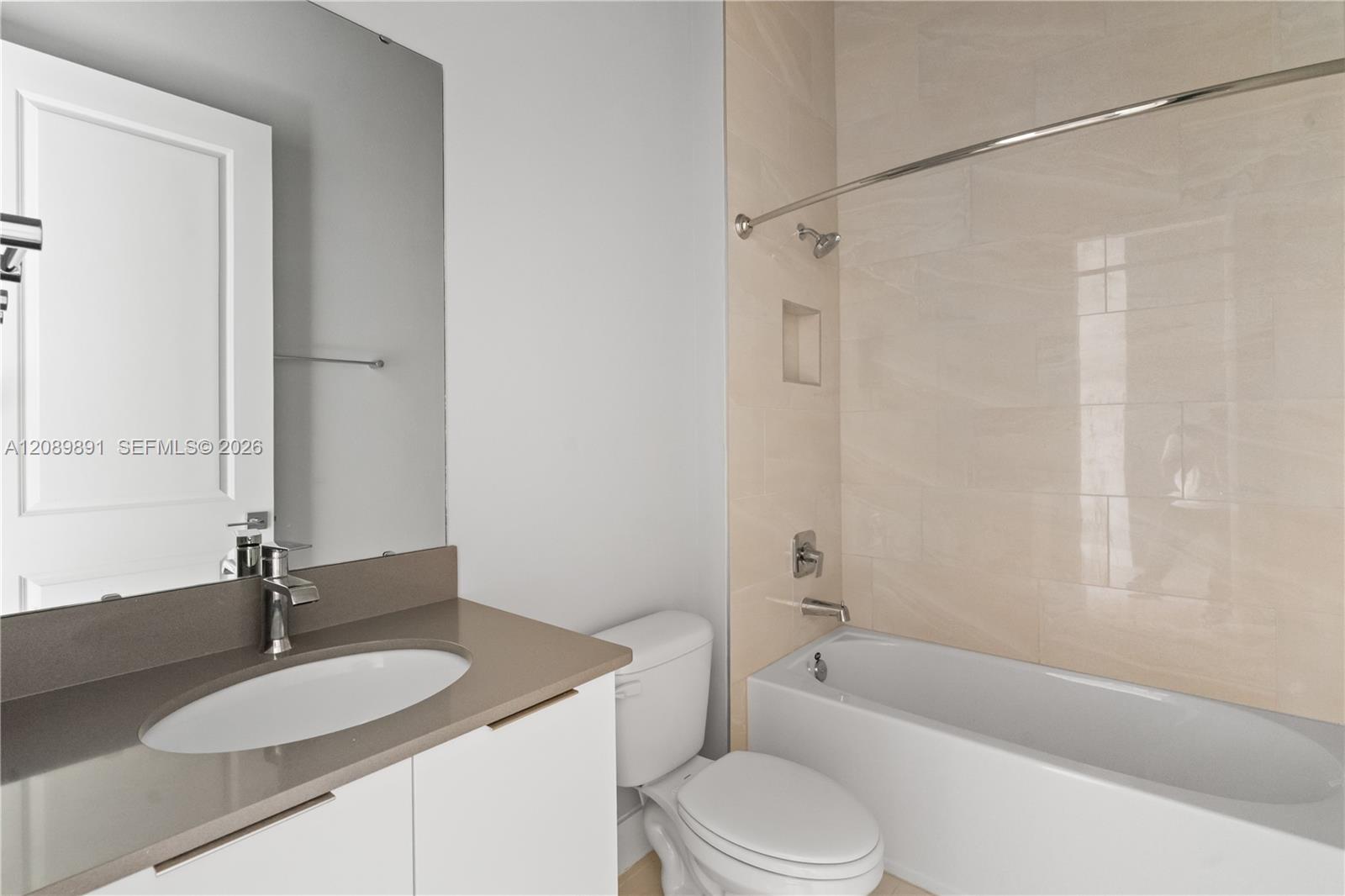 7770 5 / 5 1726 sq. ft. $ 2026-09-15 0 foto