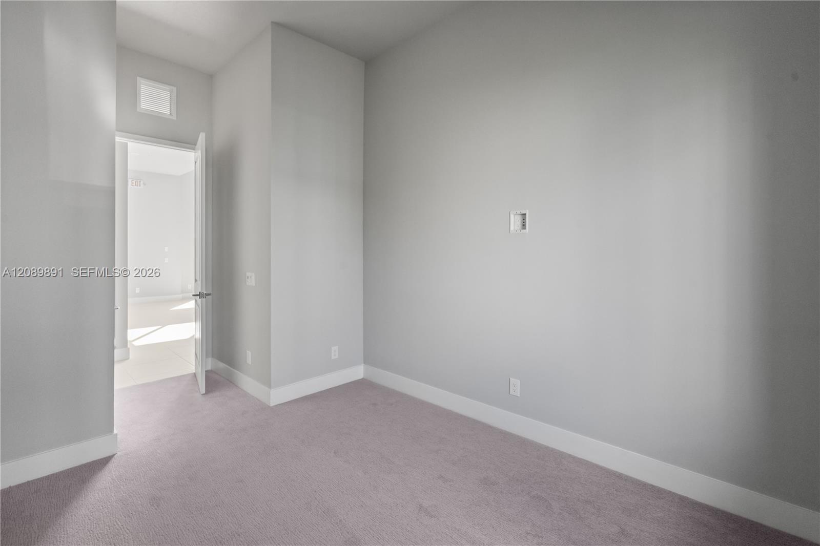 7770 5 / 5 1726 sq. ft. $ 2026-09-15 0 foto