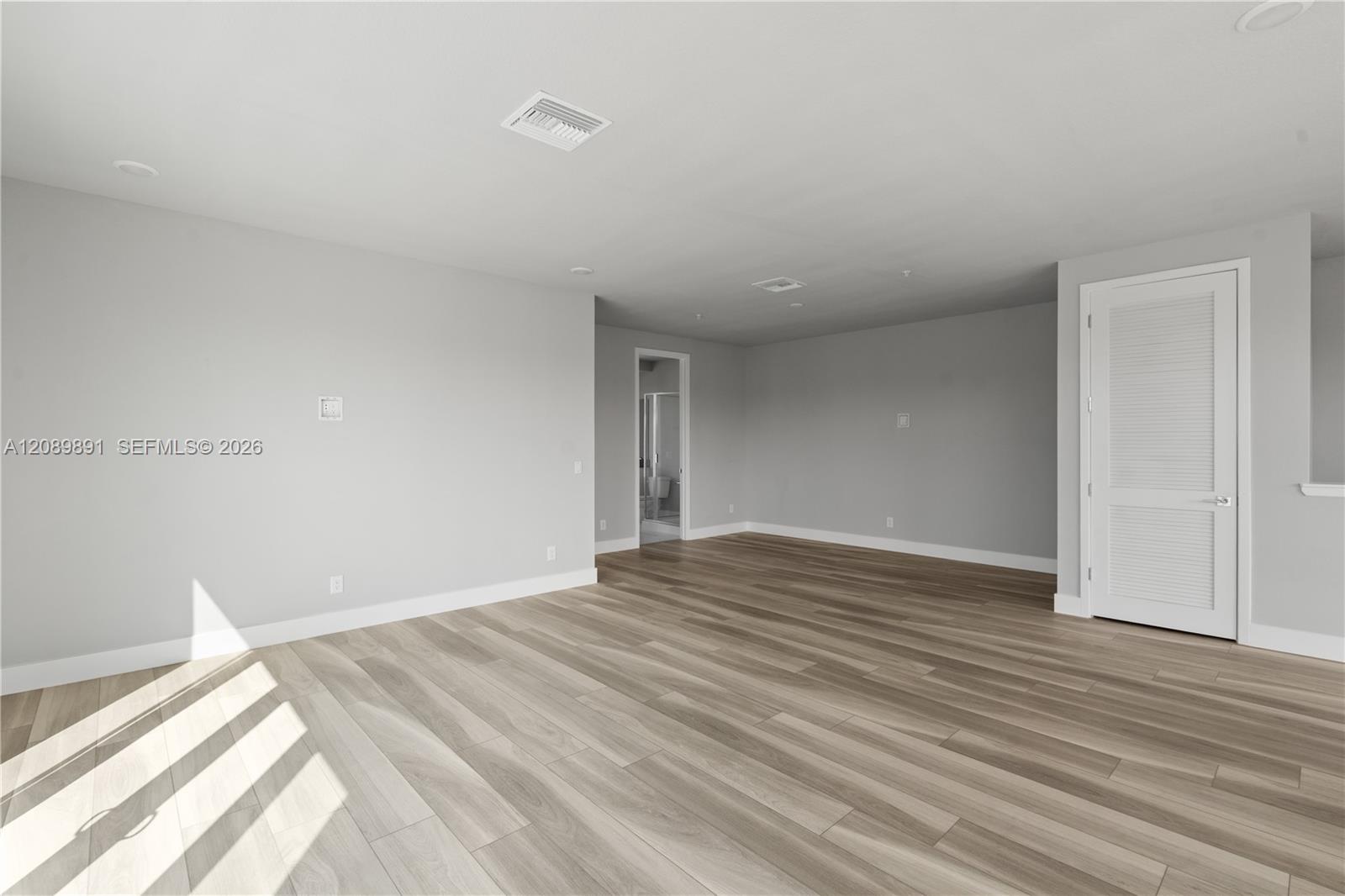 7770 5 / 5 1726 sq. ft. $ 2026-09-15 0 foto