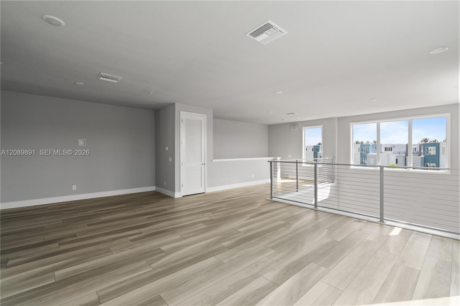 7770 5 / 5 1726 sq. ft. $ 2026-09-15 0 foto