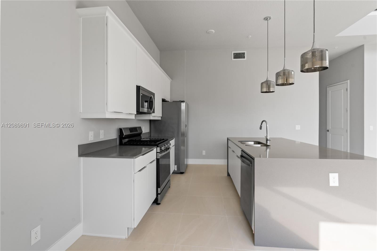 7770 5 / 5 1726 sq. ft. $ 2026-09-15 0 foto