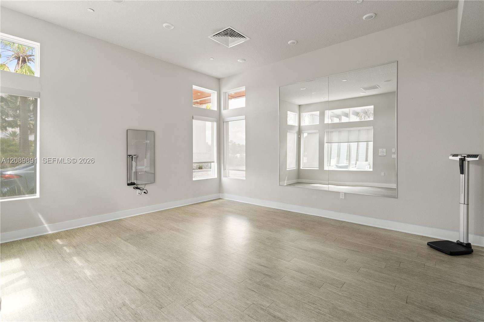 7770 5 / 5 1726 sq. ft. $ 2026-09-15 0 foto