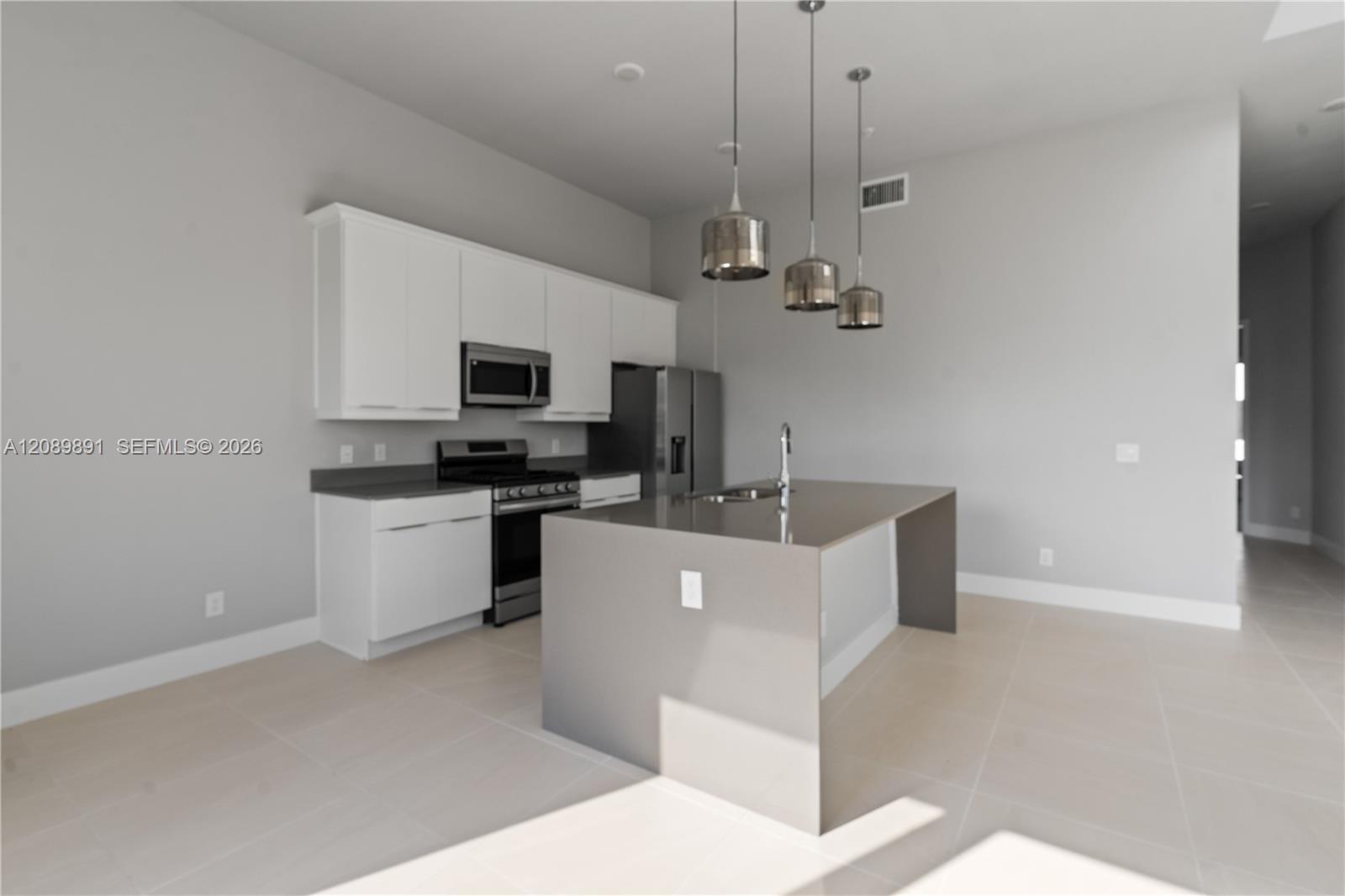 7770 5 / 5 1726 sq. ft. $ 2026-09-15 0 foto