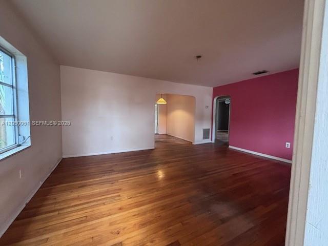 Ver detalles 1822 2 / 2 1035 sq. ft. $ 2026-09-16 0 foto
