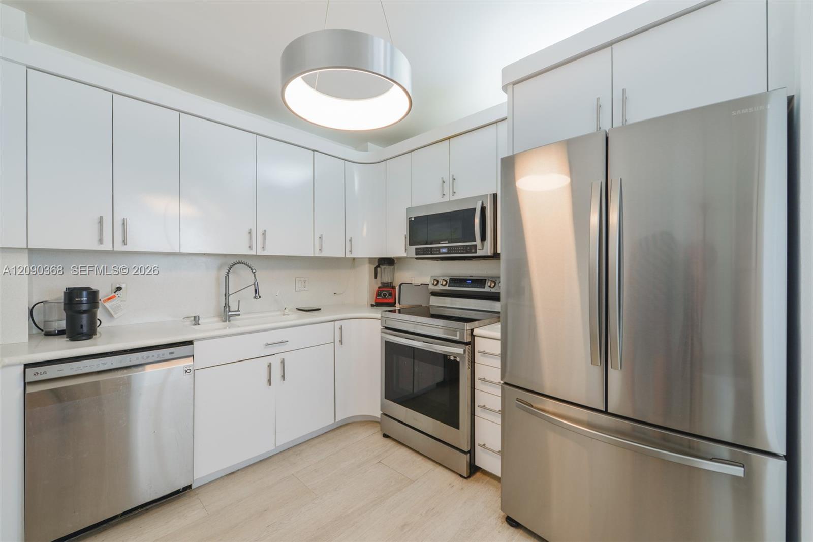 See details 11P 2 / 2 1380 sq. ft. $ 2026-09-16 0 Photo