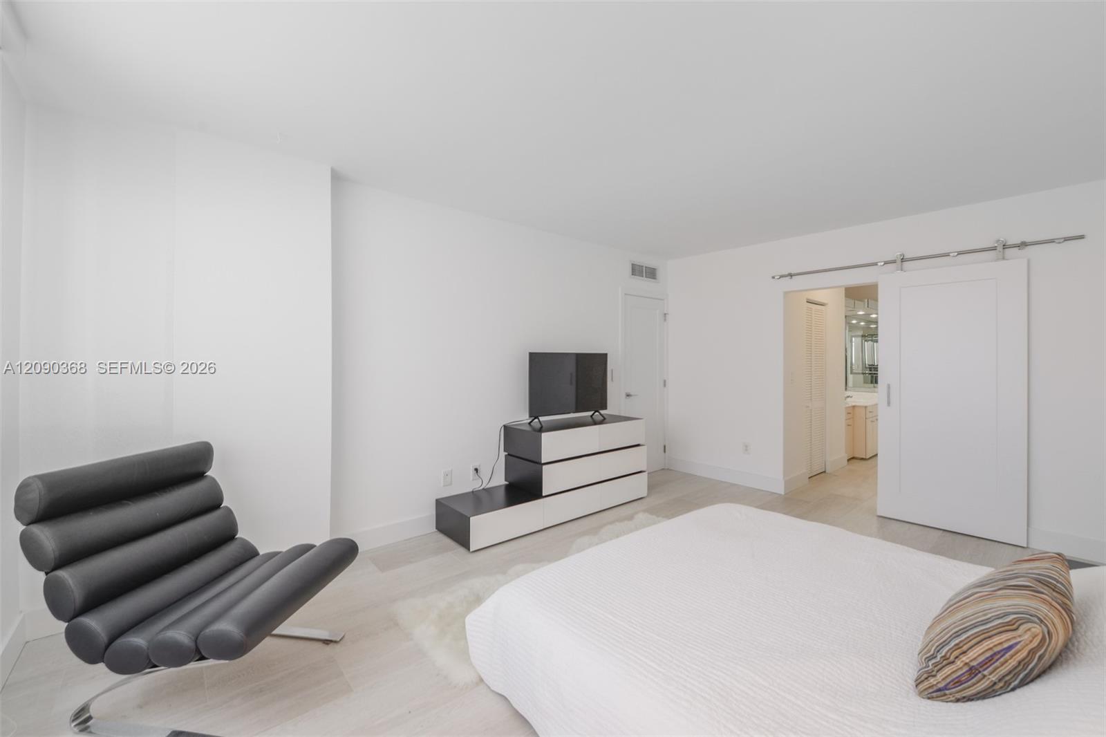 See details 11P 2 / 2 1380 sq. ft. $ 2026-09-16 0 Photo