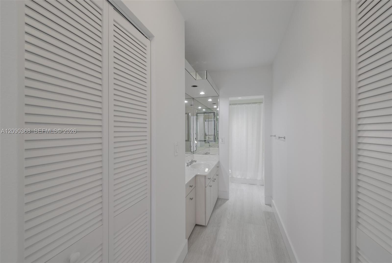 See details 11P 2 / 2 1380 sq. ft. $ 2026-09-16 0 Photo