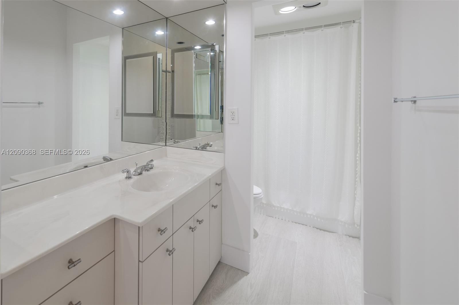 See details 11P 2 / 2 1380 sq. ft. $ 2026-09-16 0 Photo