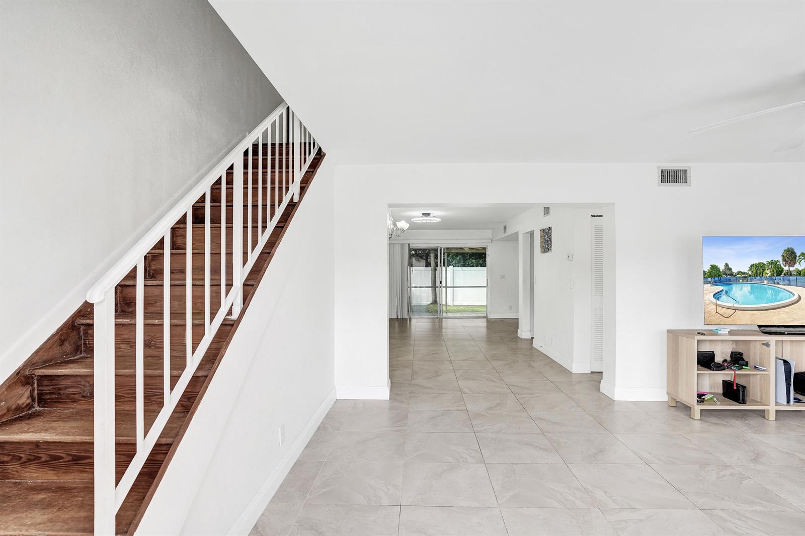 Ver detalles 8091 3 / 1400 sq. ft. $ 2026-09-16 0 foto