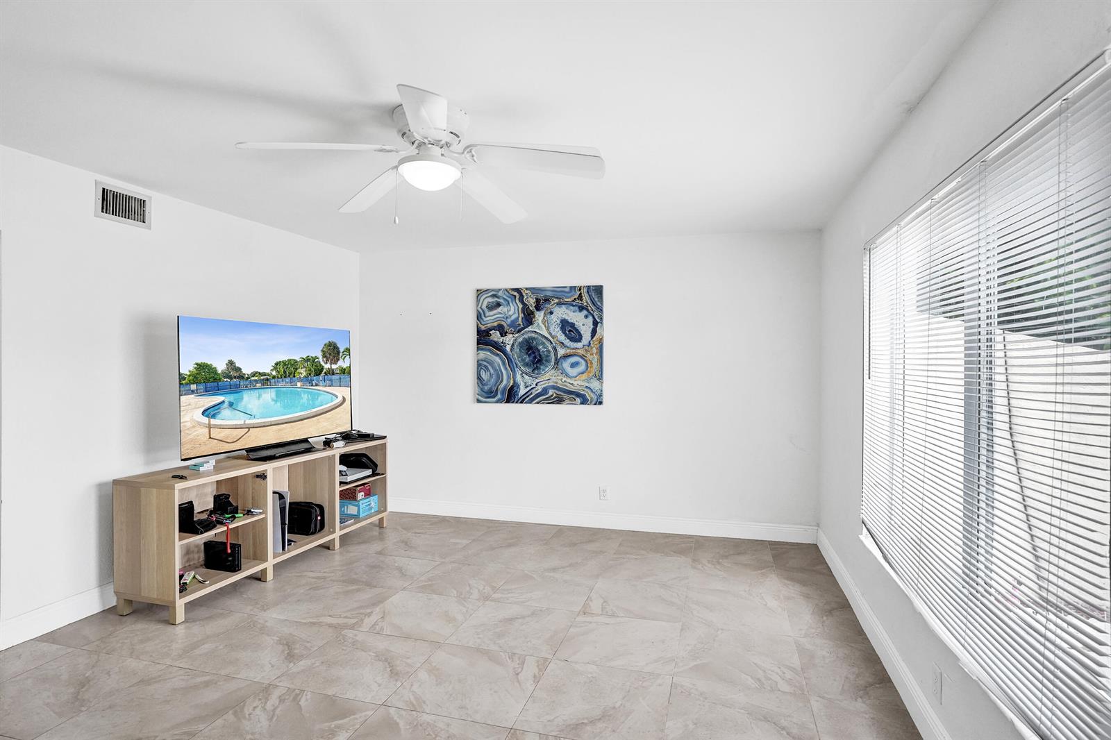 Ver detalles 8091 3 / 1400 sq. ft. $ 2026-09-16 0 foto
