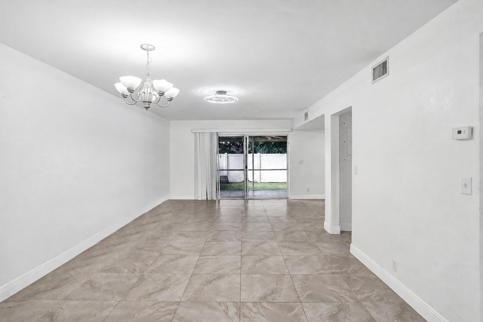 Ver detalles 8091 3 / 1400 sq. ft. $ 2026-09-16 0 foto