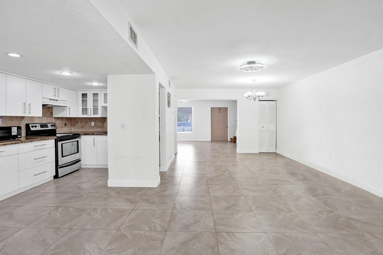 Ver detalles 8091 3 / 1400 sq. ft. $ 2026-09-16 0 foto