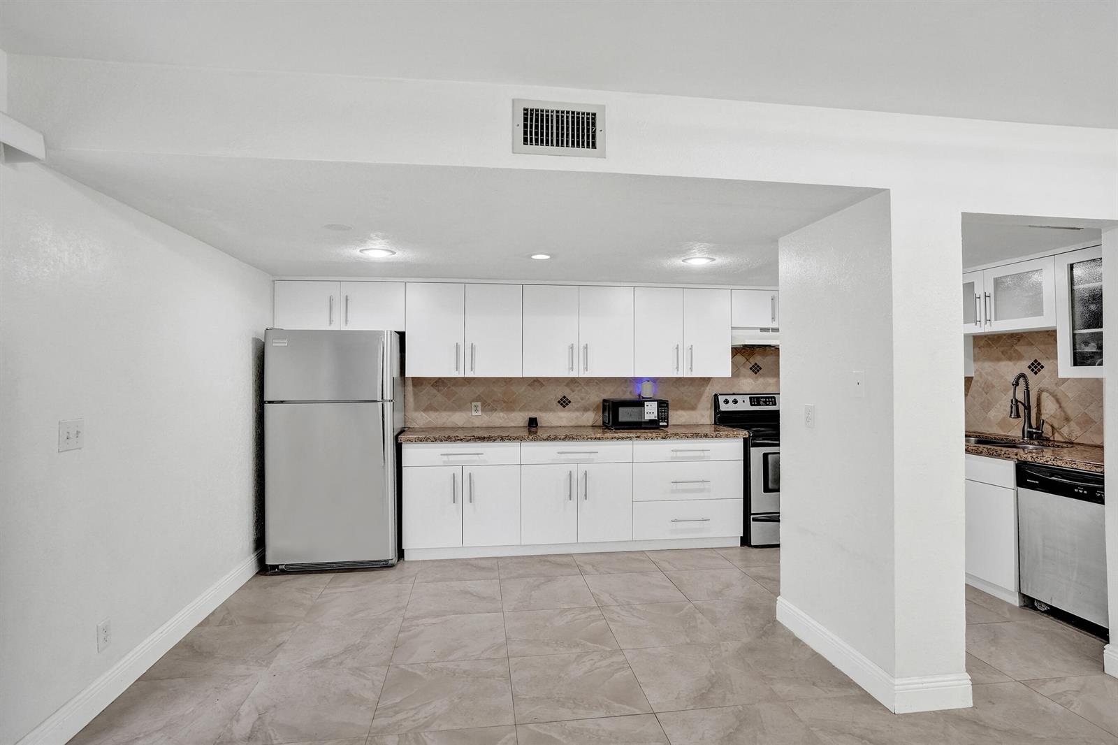Ver detalles 8091 3 / 1400 sq. ft. $ 2026-09-16 0 foto