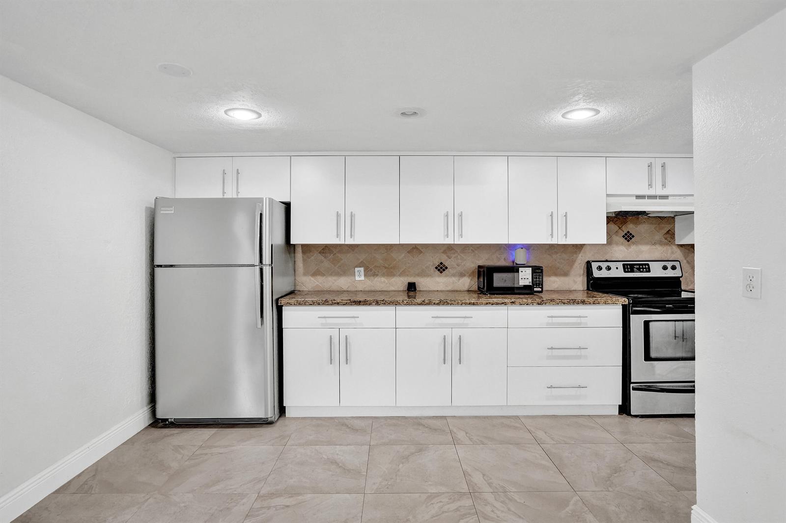 Ver detalles 8091 3 / 1400 sq. ft. $ 2026-09-16 0 foto