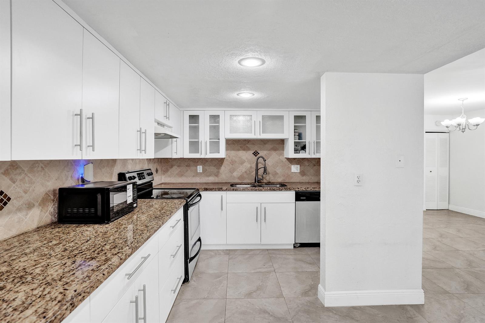 Ver detalles 8091 3 / 1400 sq. ft. $ 2026-09-16 0 foto