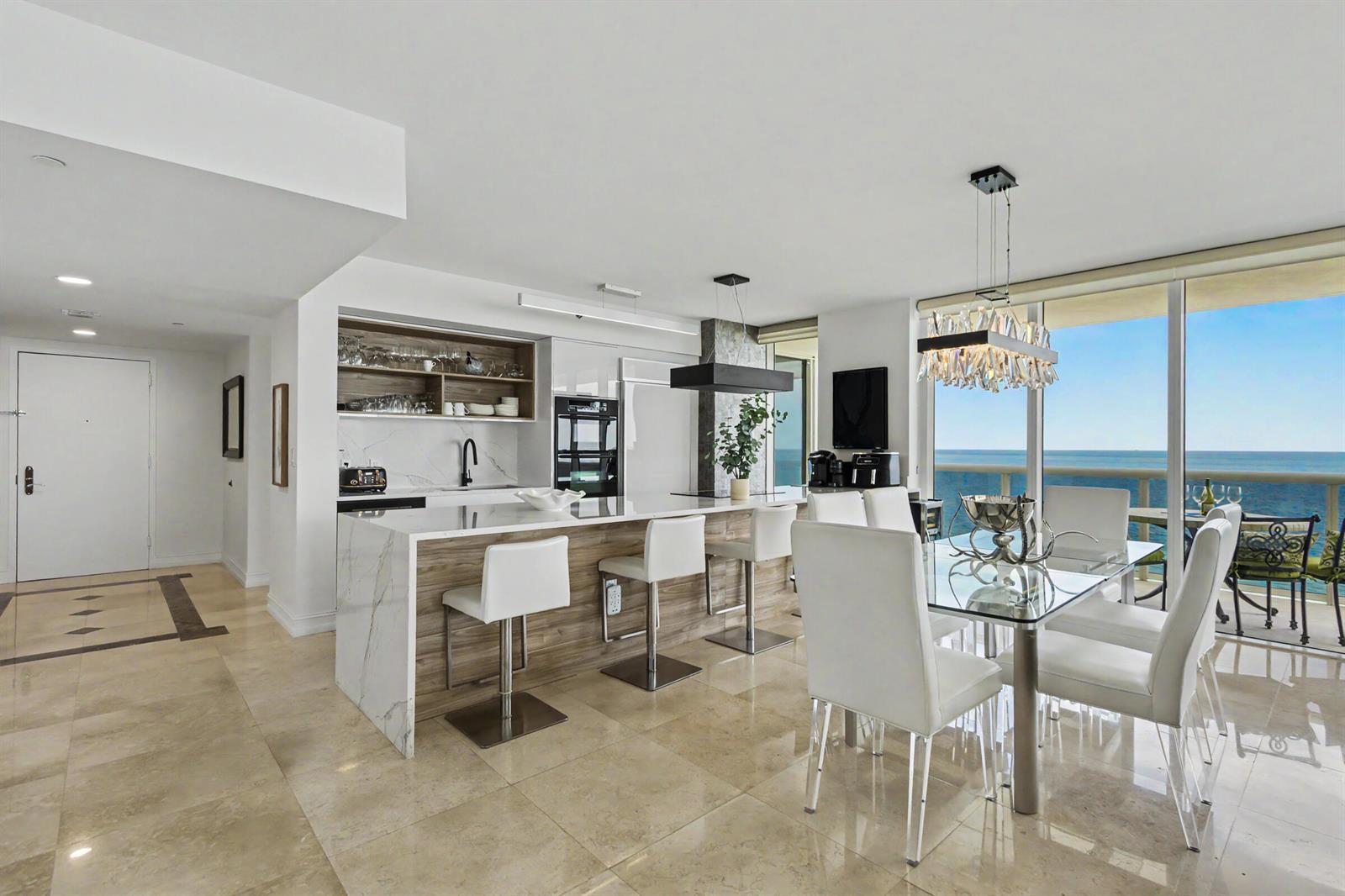 1402 3 / 3 2065 sq. ft. $ 2026-09-17 0 Photo