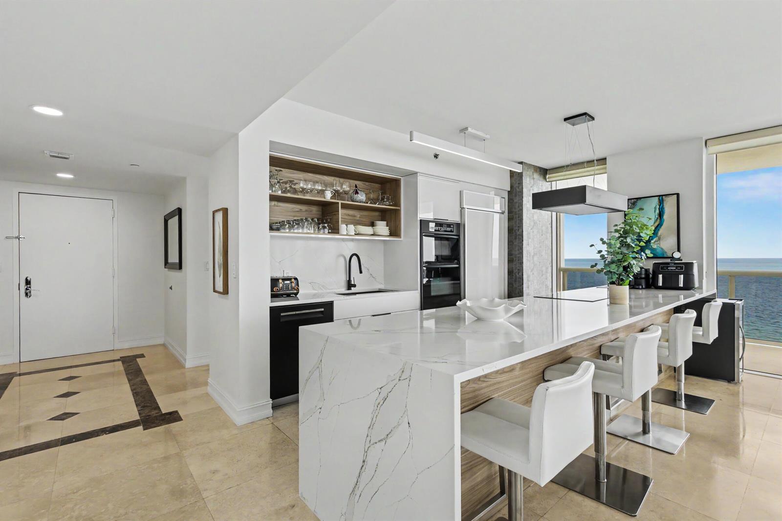 1402 3 / 3 2065 sq. ft. $ 2026-09-17 0 Photo