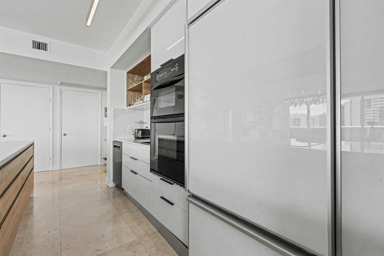 1402 3 / 3 2065 sq. ft. $ 2026-09-17 0 Photo