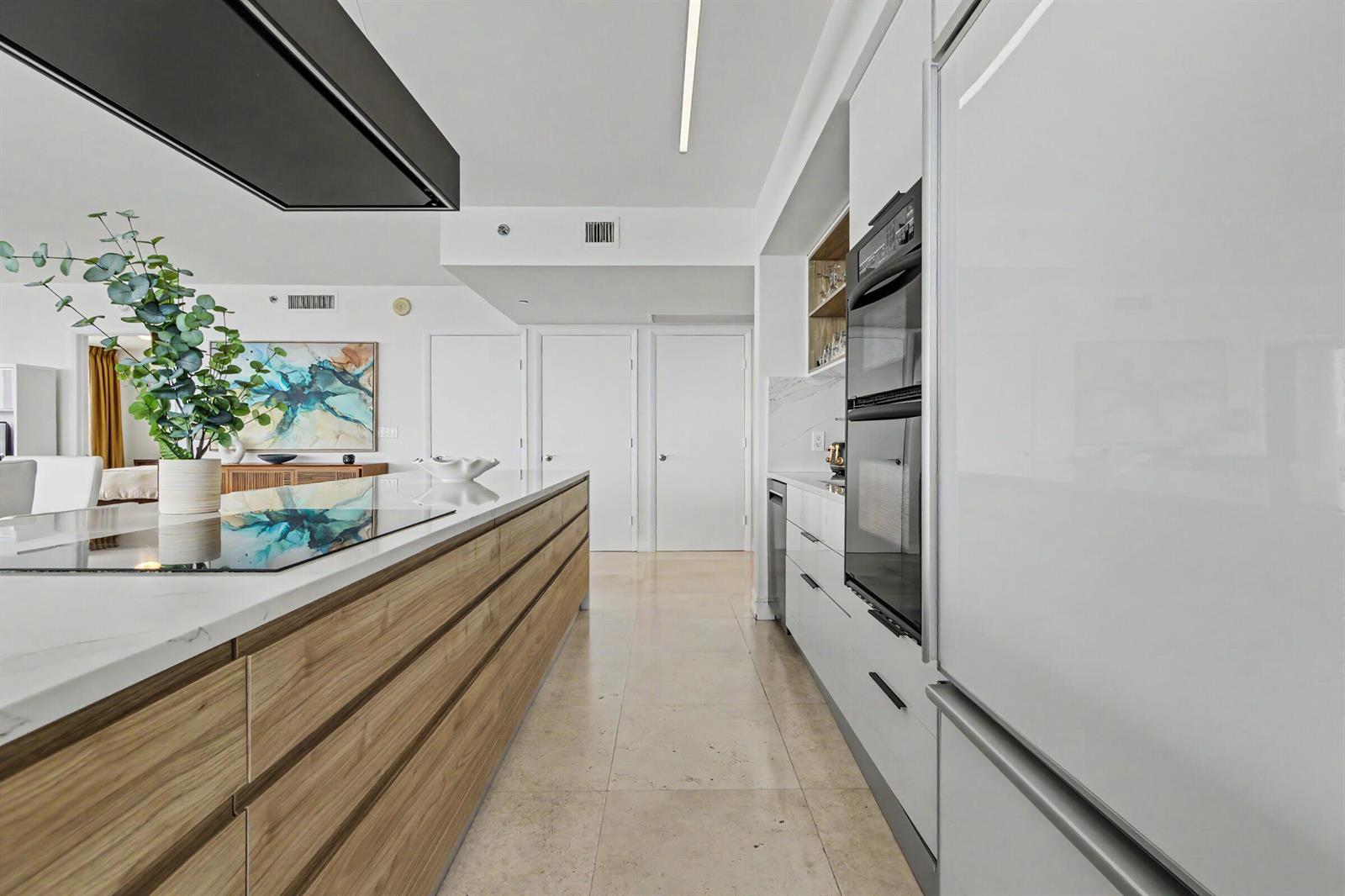 1402 3 / 3 2065 sq. ft. $ 2026-09-17 0 Photo