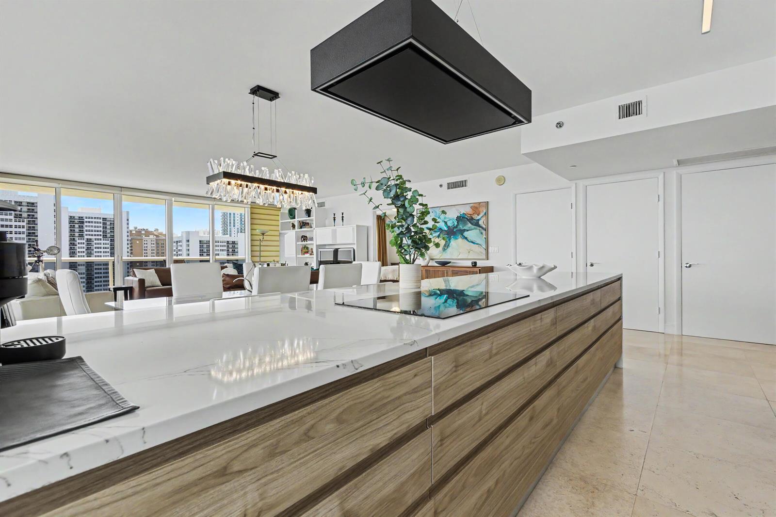 1402 3 / 3 2065 sq. ft. $ 2026-09-17 0 Photo