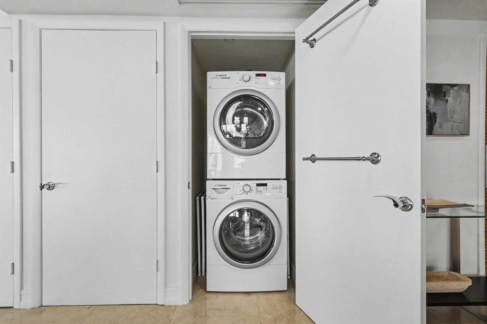 1402 3 / 3 2065 sq. ft. $ 2026-09-17 0 Photo