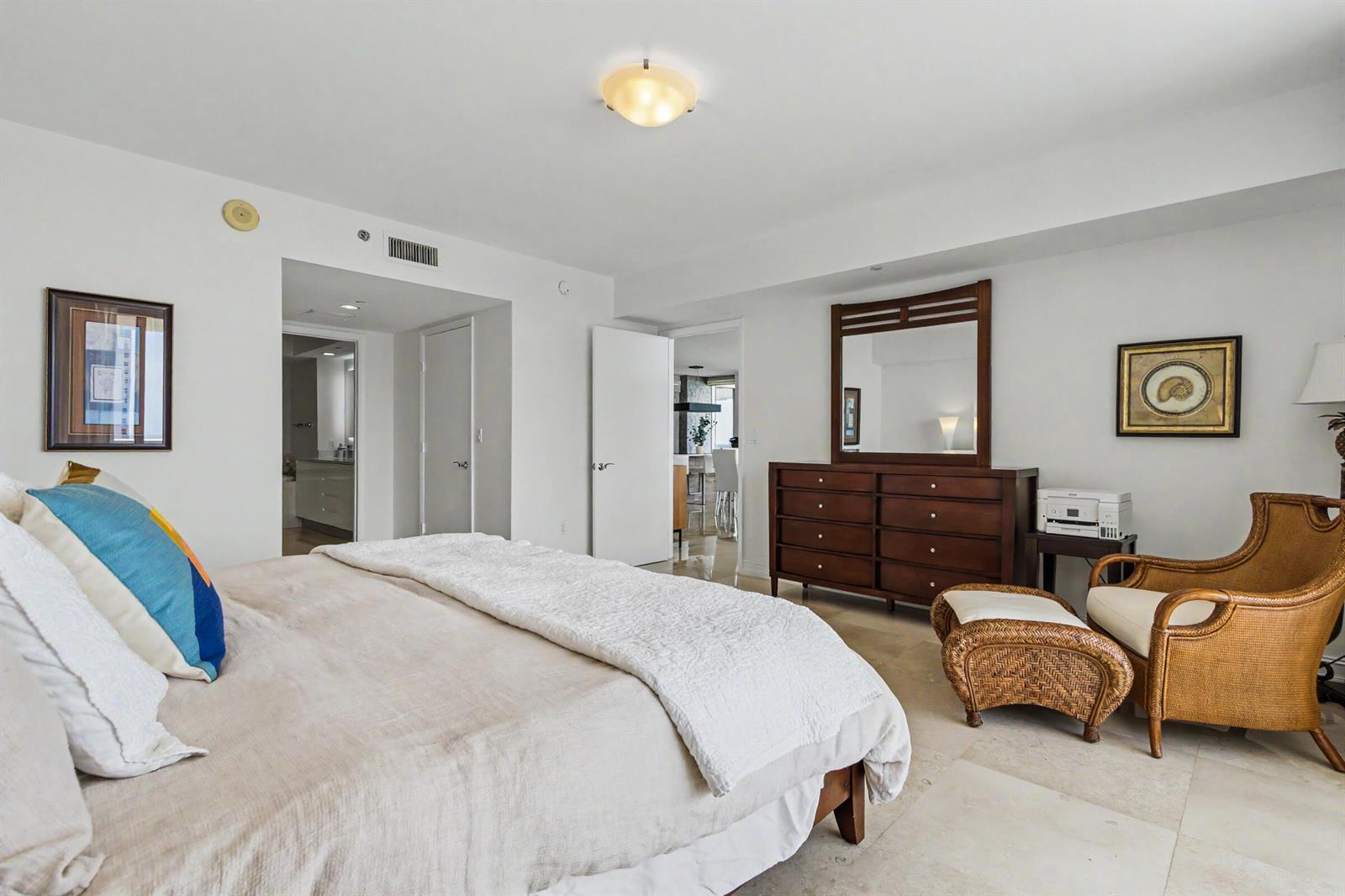 1402 3 / 3 2065 sq. ft. $ 2026-09-17 0 Photo
