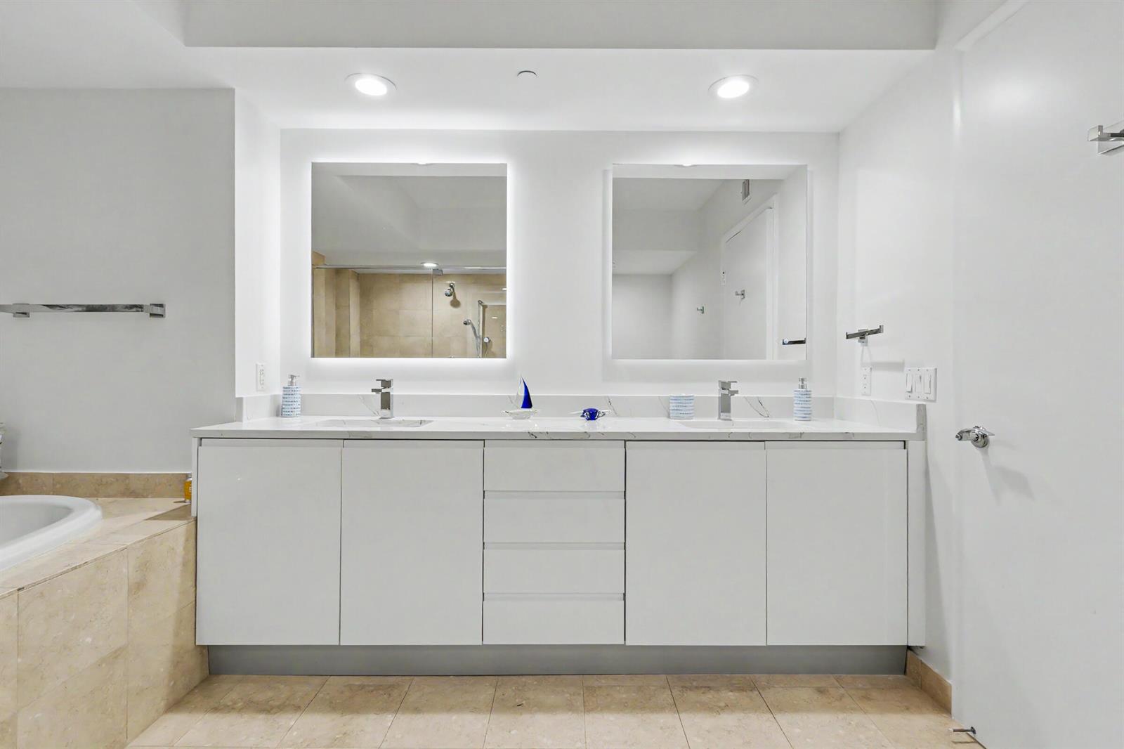 1402 3 / 3 2065 sq. ft. $ 2026-09-17 0 Photo